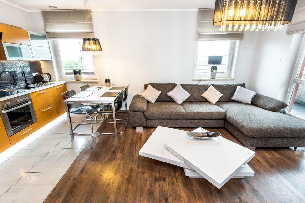 Super-Apartamenty Targi Poznanskie Luaran gambar